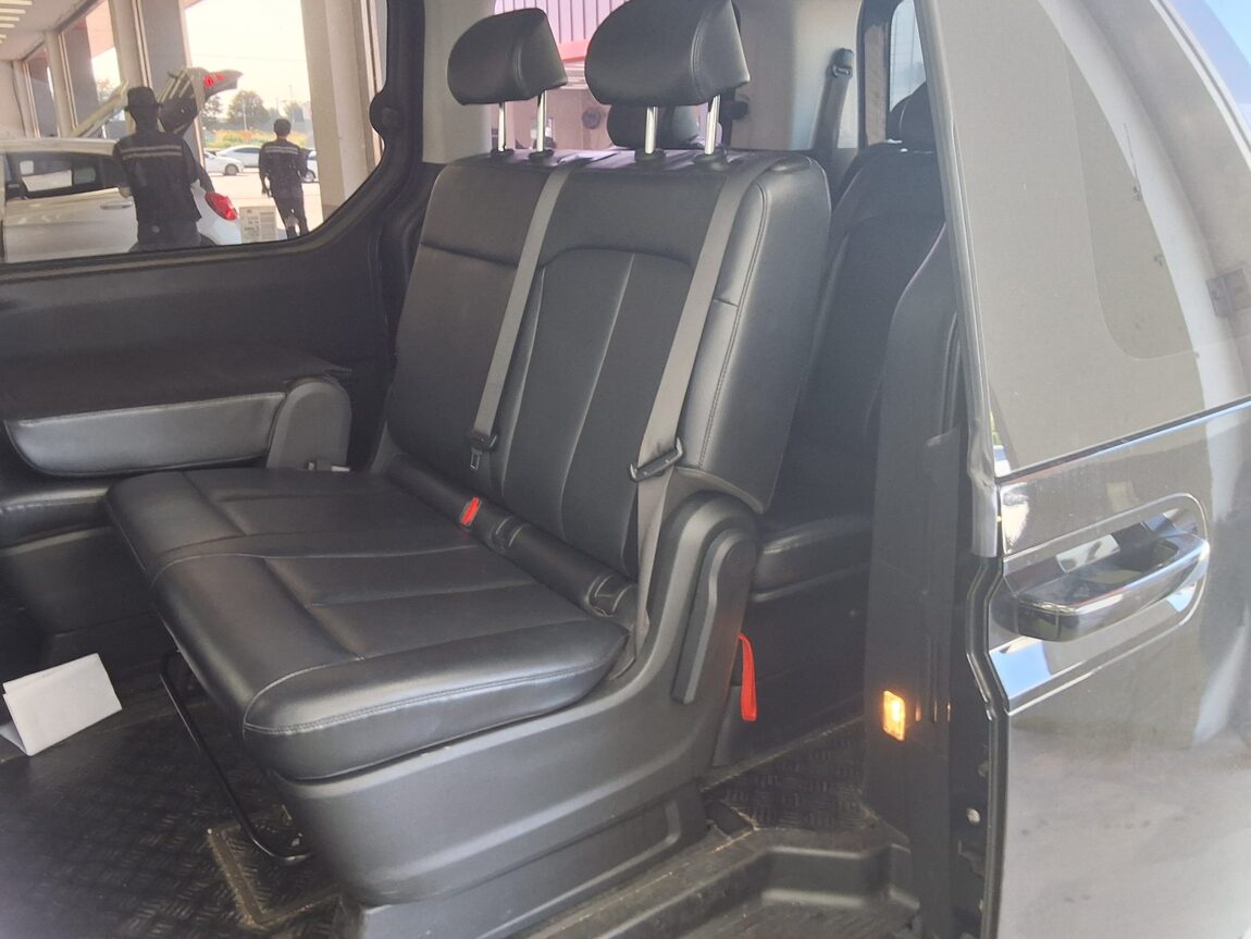 HYUNDAI STARIA 2.2 DIESEL TOURER 11-SEATER 2WD MODERN 2022 - zdjęcie 12