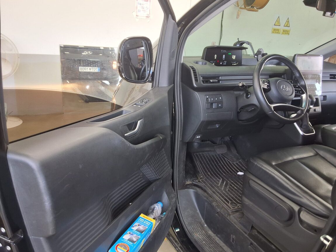 HYUNDAI STARIA 2.2 DIESEL TOURER 11-SEATER 2WD MODERN 2022 - zdjęcie 10