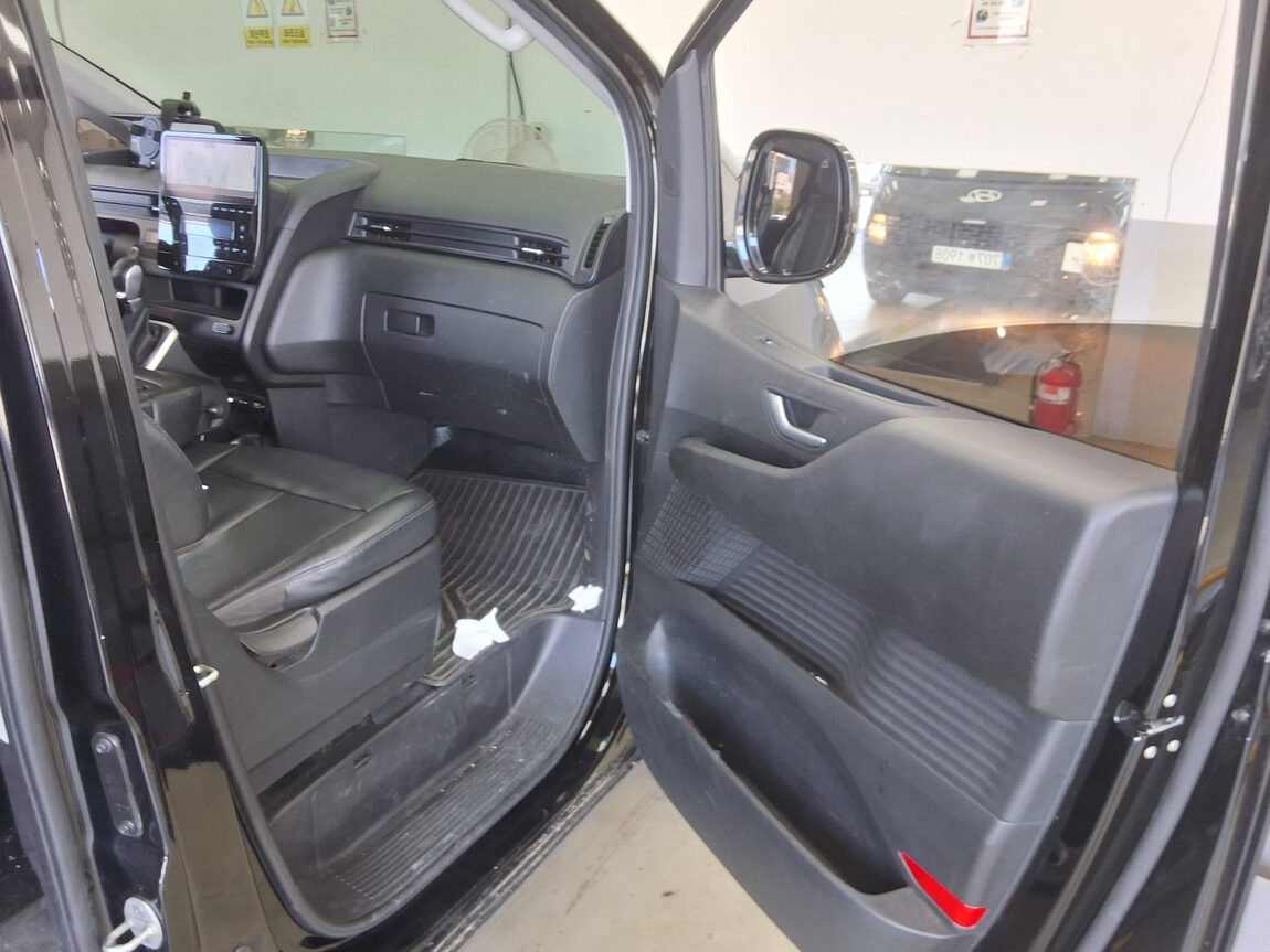 HYUNDAI STARIA 2.2 DIESEL TOURER 11-SEATER 2WD MODERN 2022 - zdjęcie 14