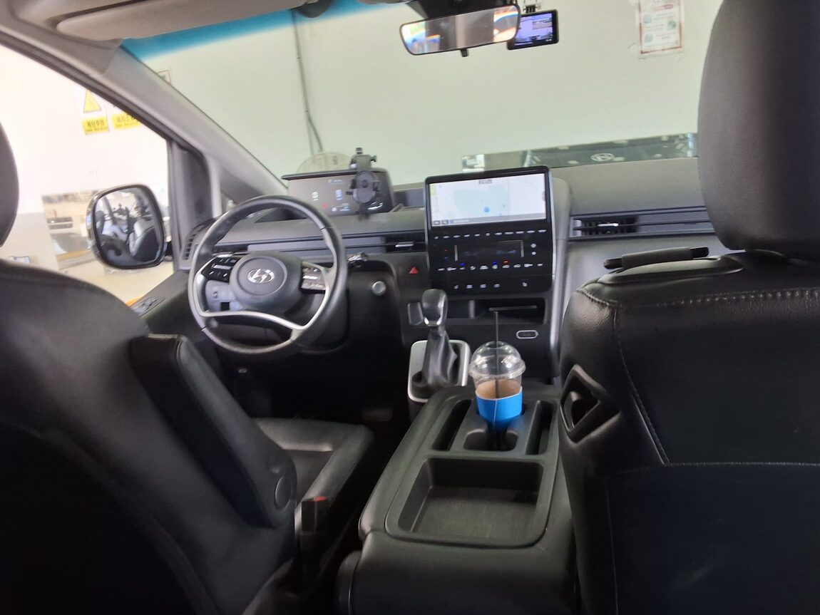 HYUNDAI STARIA 2.2 DIESEL TOURER 11-SEATER 2WD MODERN 2022 - zdjęcie 11