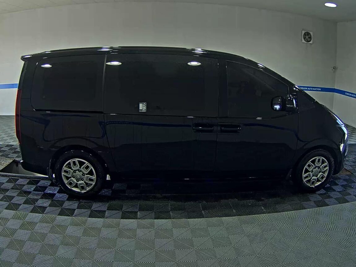 HYUNDAI STARIA 2.2 DIESEL TOURER 11-SEATER 2WD MODERN 2022 - zdjęcie 4
