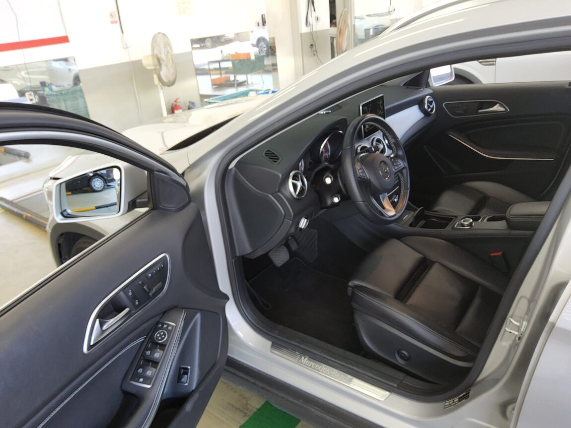MERCEDES-BENZ GLA-CLASS GLA 200 d 2016 - zdjęcie 10