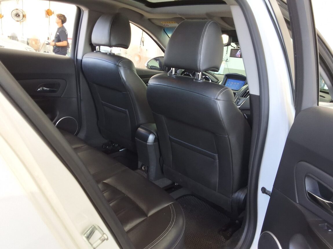 CHEVROLET (DAEWOO) CRUZE 4-DOOR 1.4 TURBO LTZ+ THE PERFECT BLACK 2014 - zdjęcie 13