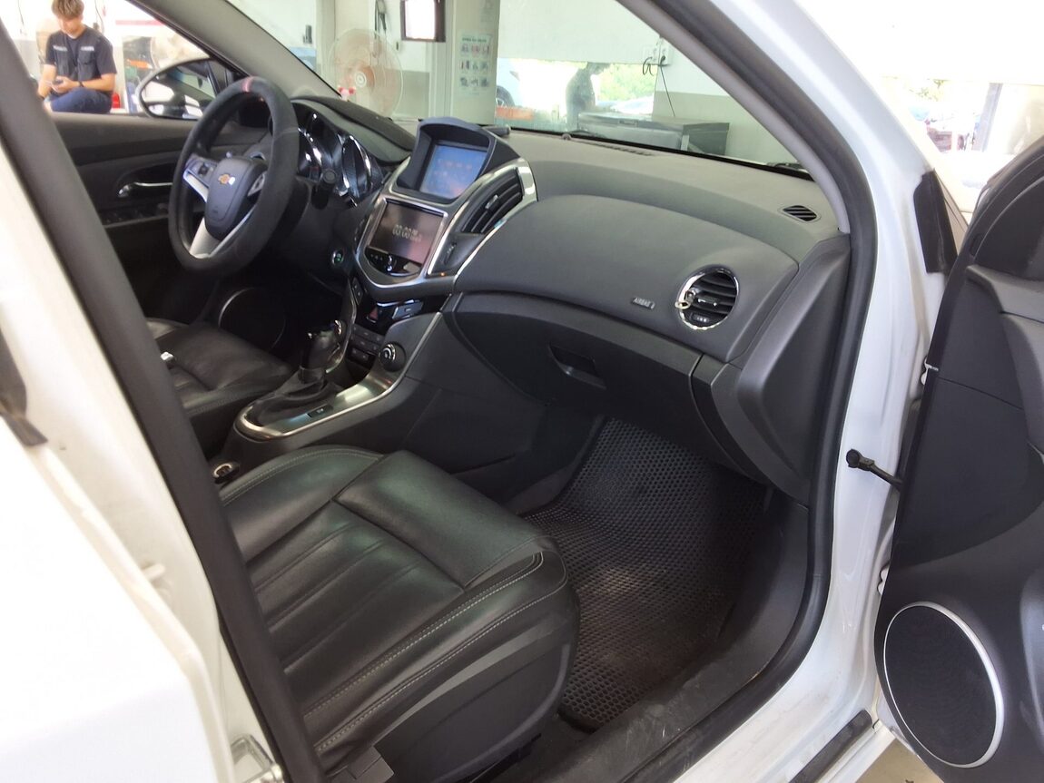 CHEVROLET (DAEWOO) CRUZE 4-DOOR 1.4 TURBO LTZ+ THE PERFECT BLACK 2014 - zdjęcie 14