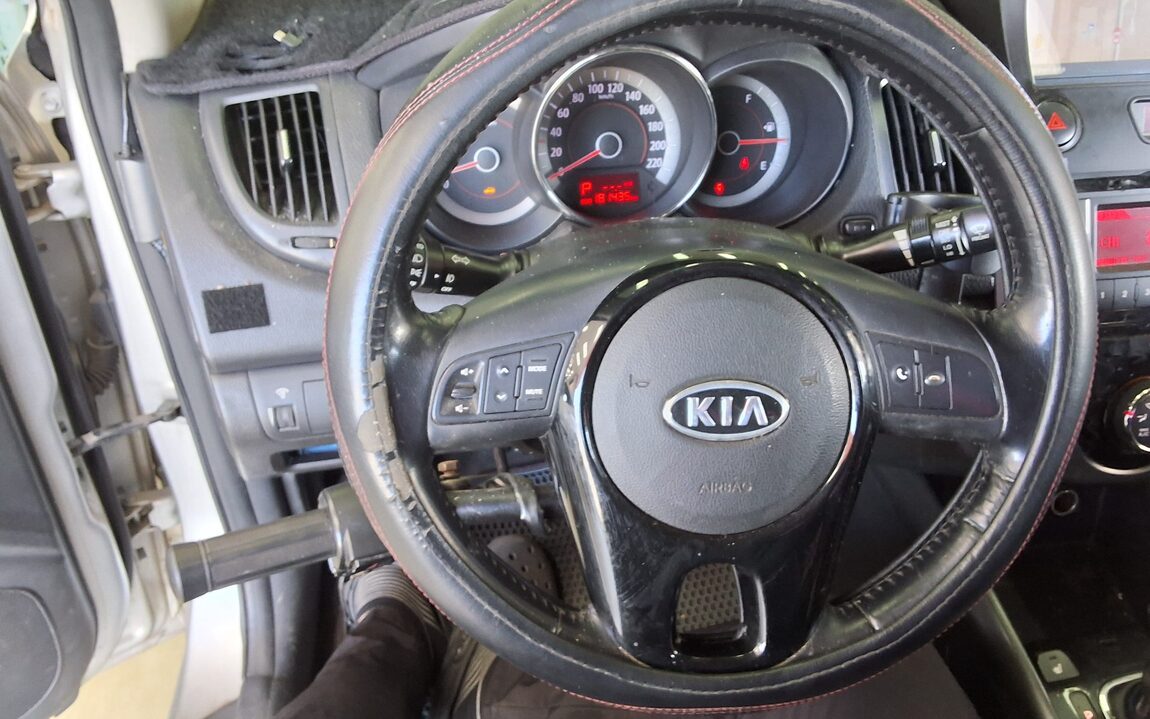 KIA FORTE 1.6 GDI LUXURY 2013 - zdjęcie 17