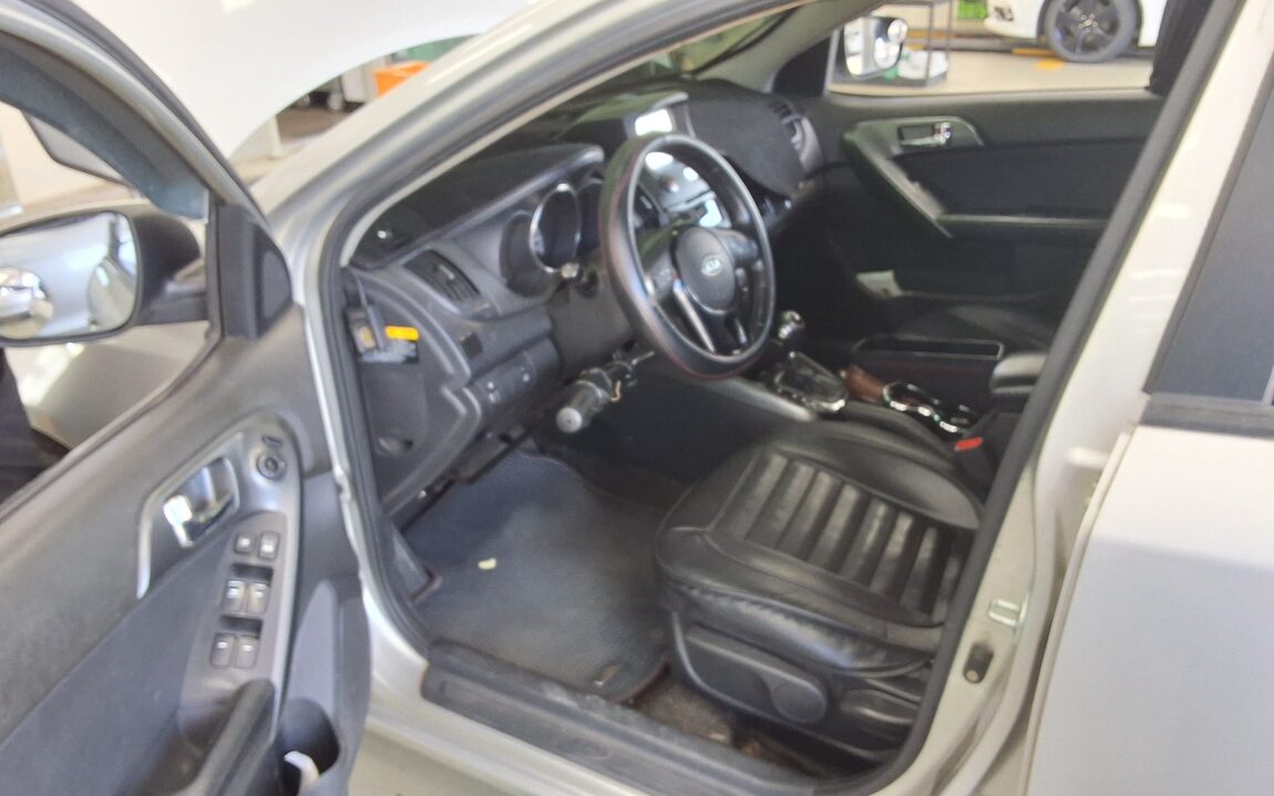 KIA FORTE 1.6 GDI LUXURY 2013 - zdjęcie 10
