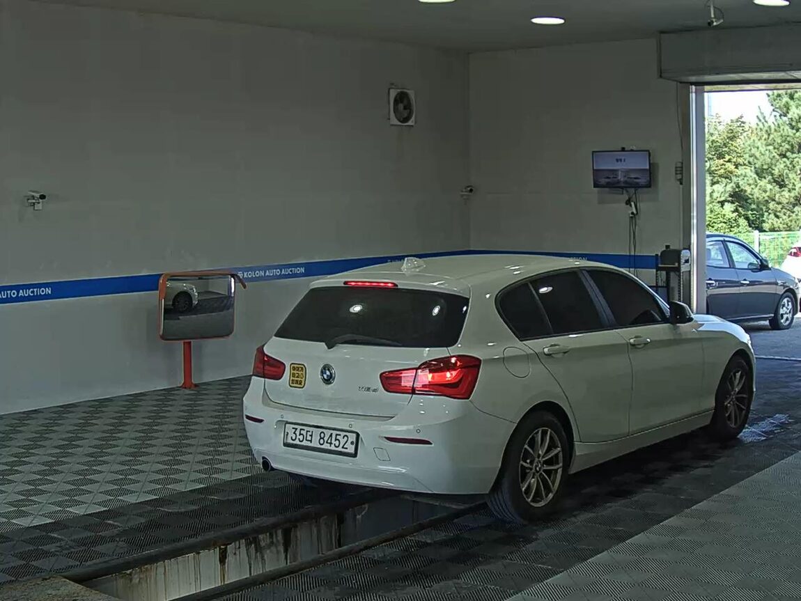 BMW 1 SERIES (2ND GEN) 5-DOOR 118d JOY 2017 - zdjęcie 5