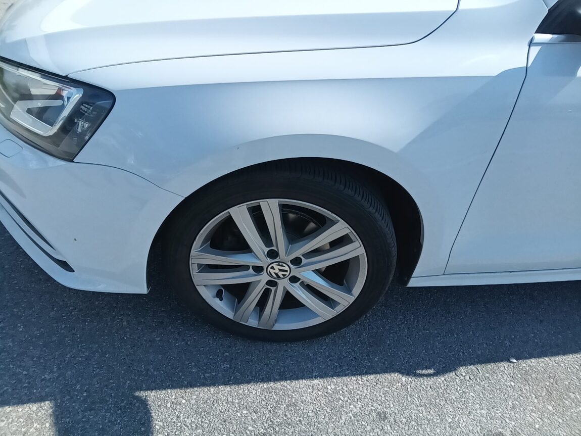 VOLKSWAGEN JETTA (6TH GEN) 2.0 TDI BLUEMOTION PREMIUM 2015 - zdjęcie 24
