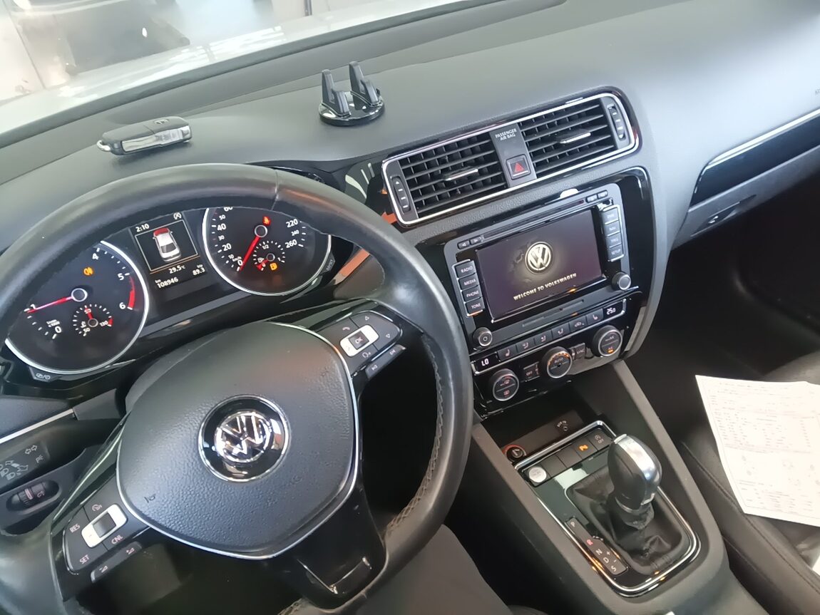 VOLKSWAGEN JETTA (6TH GEN) 2.0 TDI BLUEMOTION PREMIUM 2015 - zdjęcie 11