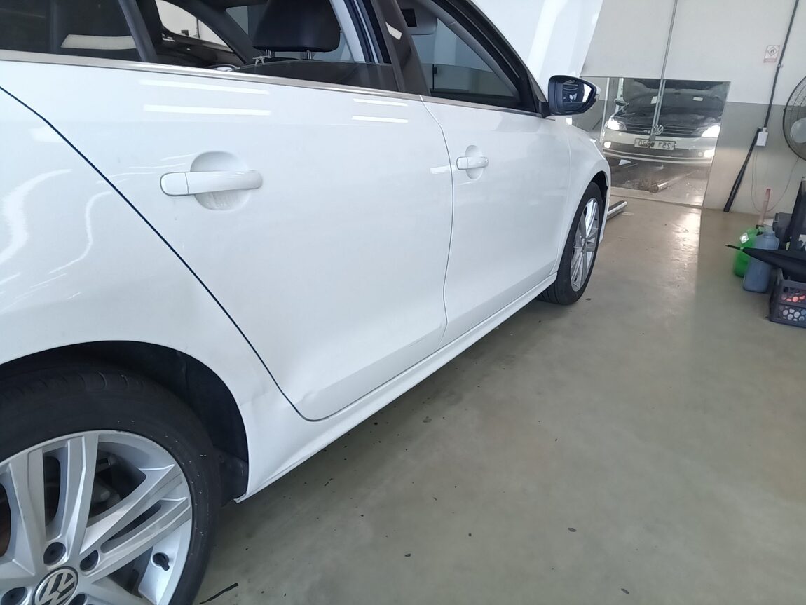 VOLKSWAGEN JETTA (6TH GEN) 2.0 TDI BLUEMOTION PREMIUM 2015 - zdjęcie 20