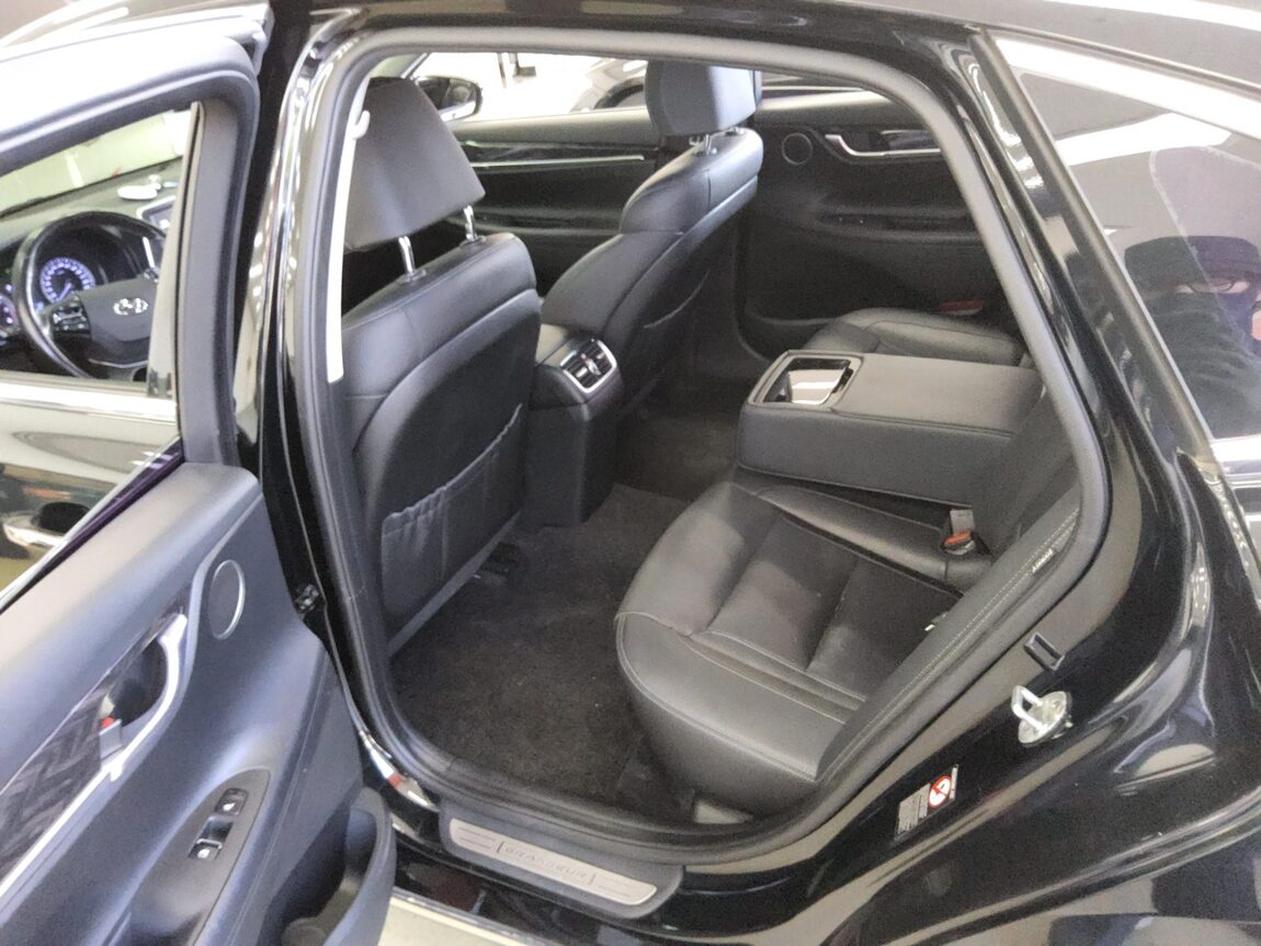 HYUNDAI GRANDEUR IG 2.4 GDi MODERN 2018 - zdjęcie 12