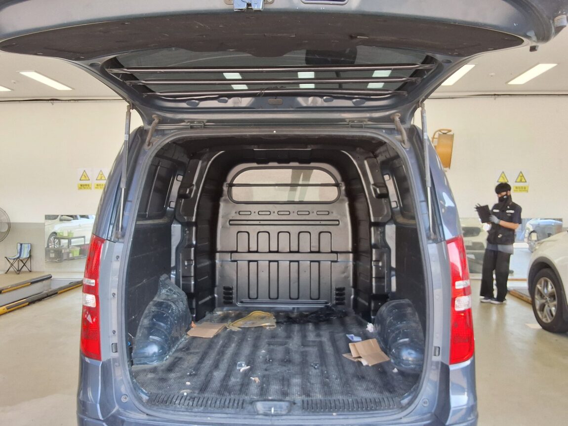 HYUNDAI THE NEW GRAND STAREX 5-SEATER DIESEL VAN SMART 2019 - zdjęcie 15