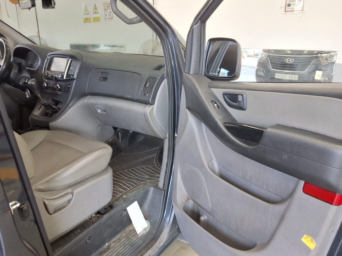 HYUNDAI THE NEW GRAND STAREX 5-SEATER DIESEL VAN SMART 2019 - zdjęcie 14