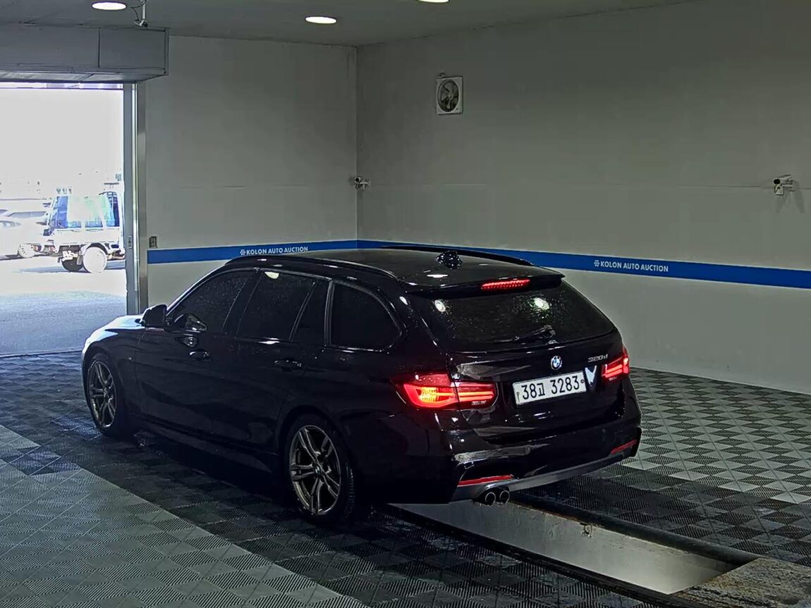 BMW 3 SERIES (6TH GEN) TOURING 320d M SPORT PACK SHADOW 2019 - zdjęcie 6