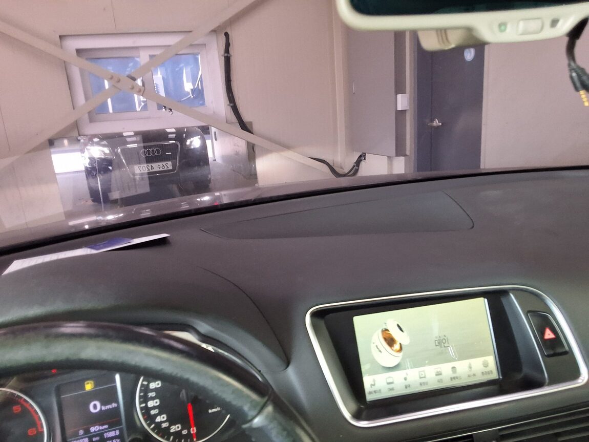 AUDI Q5 2.0 TDI QUATTRO 2011 - zdjęcie 25