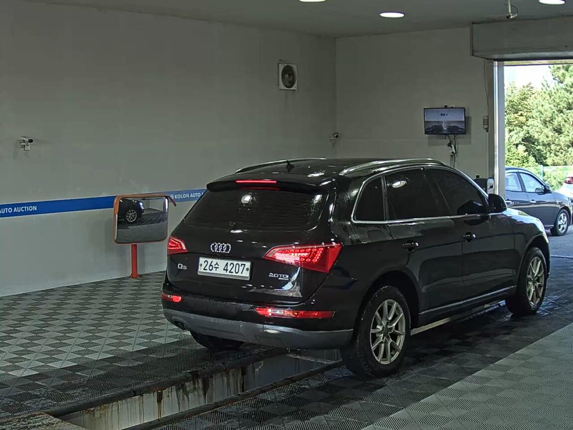 AUDI Q5 2.0 TDI QUATTRO 2011 - zdjęcie 5