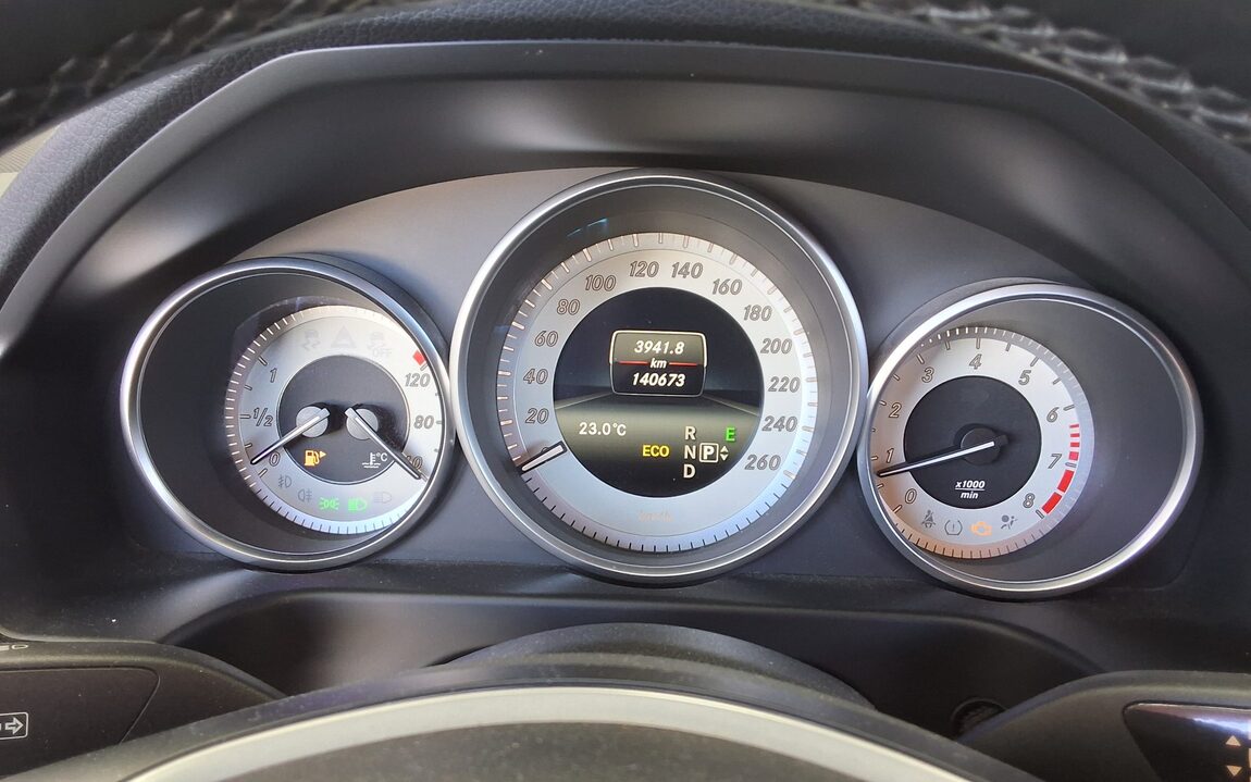MERCEDES-BENZ E-CLASS (4TH GEN) E300 4MATIC AVANTGARDE 2014 - zdjęcie 9