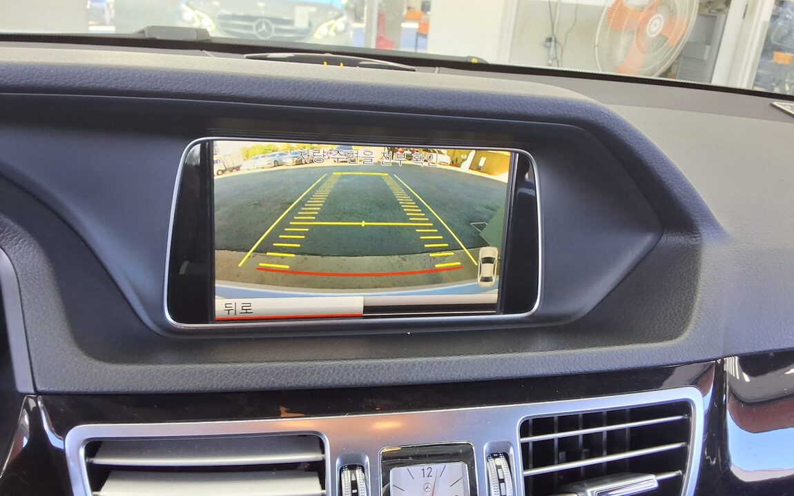 MERCEDES-BENZ E-CLASS (4TH GEN) E300 4MATIC AVANTGARDE 2014 - zdjęcie 19