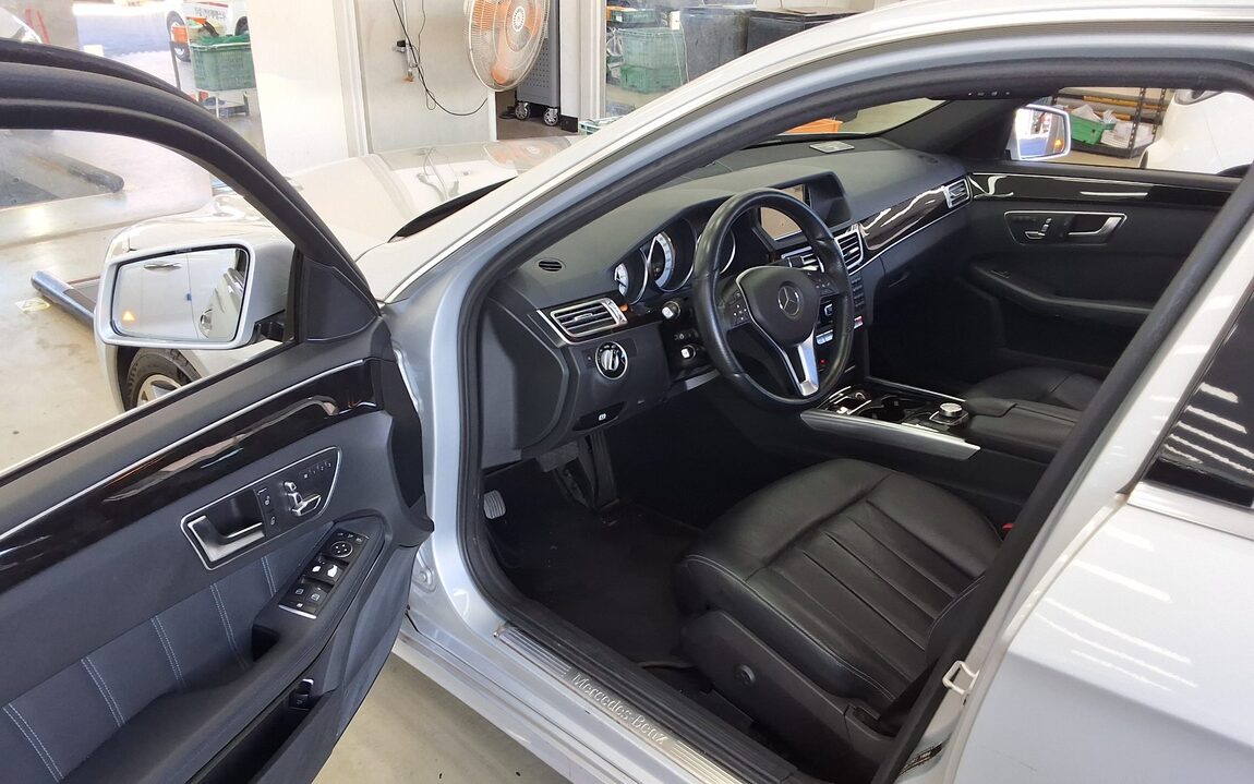 MERCEDES-BENZ E-CLASS (4TH GEN) E300 4MATIC AVANTGARDE 2014 - zdjęcie 10