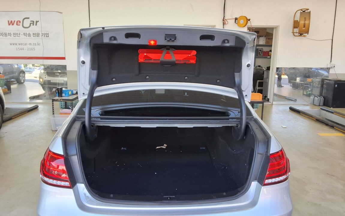 MERCEDES-BENZ E-CLASS (4TH GEN) E300 4MATIC AVANTGARDE 2014 - zdjęcie 15