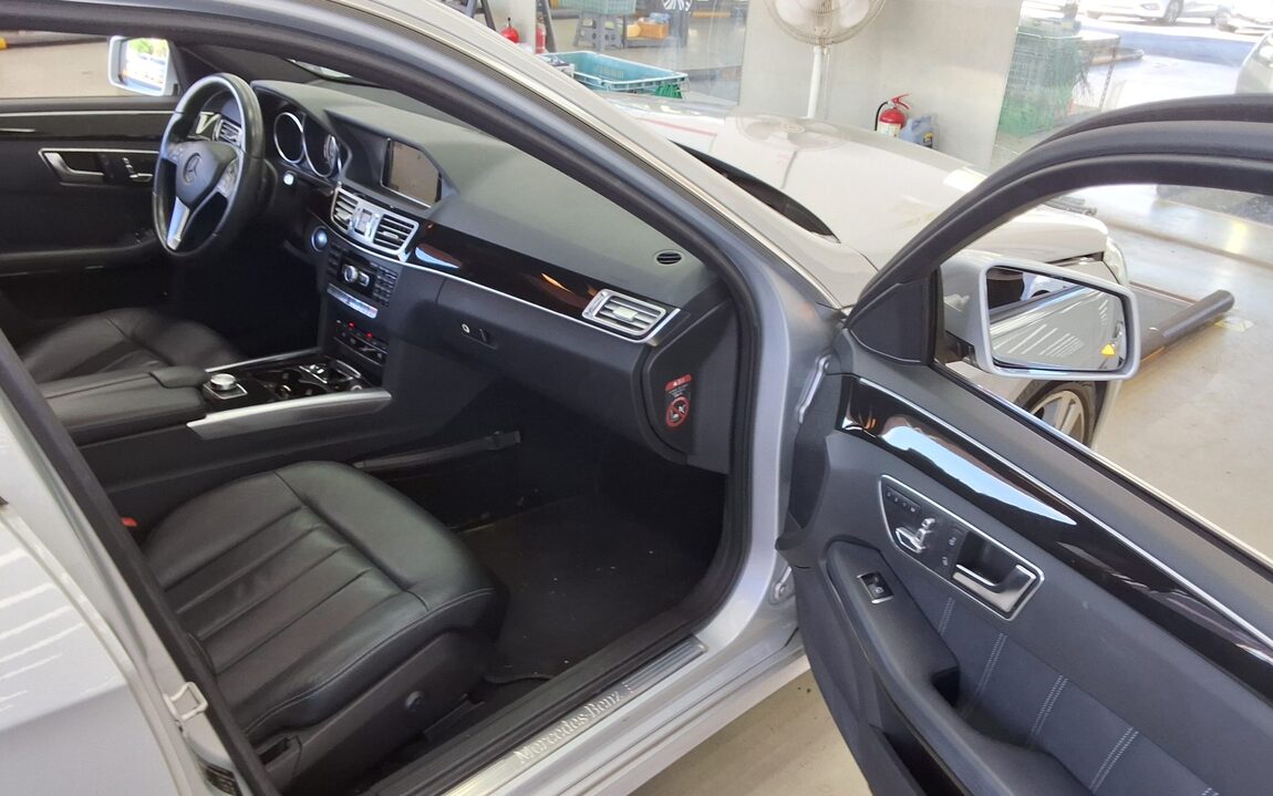 MERCEDES-BENZ E-CLASS (4TH GEN) E300 4MATIC AVANTGARDE 2014 - zdjęcie 14