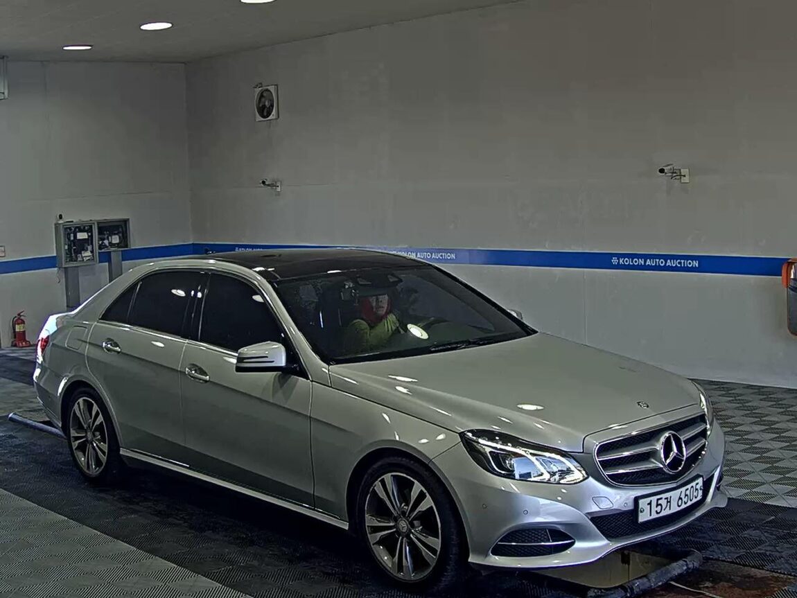 MERCEDES-BENZ E-CLASS (4TH GEN) E300 4MATIC AVANTGARDE 2014 - zdjęcie 3