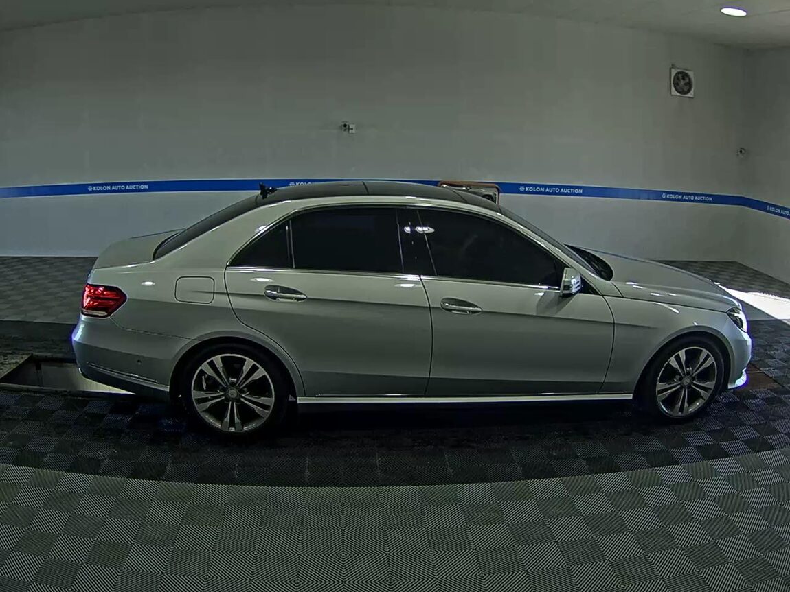 MERCEDES-BENZ E-CLASS (4TH GEN) E300 4MATIC AVANTGARDE 2014 - zdjęcie 4