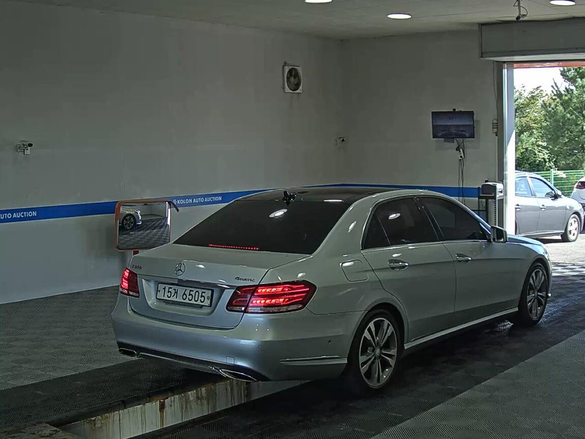 MERCEDES-BENZ E-CLASS (4TH GEN) E300 4MATIC AVANTGARDE 2014 - zdjęcie 5