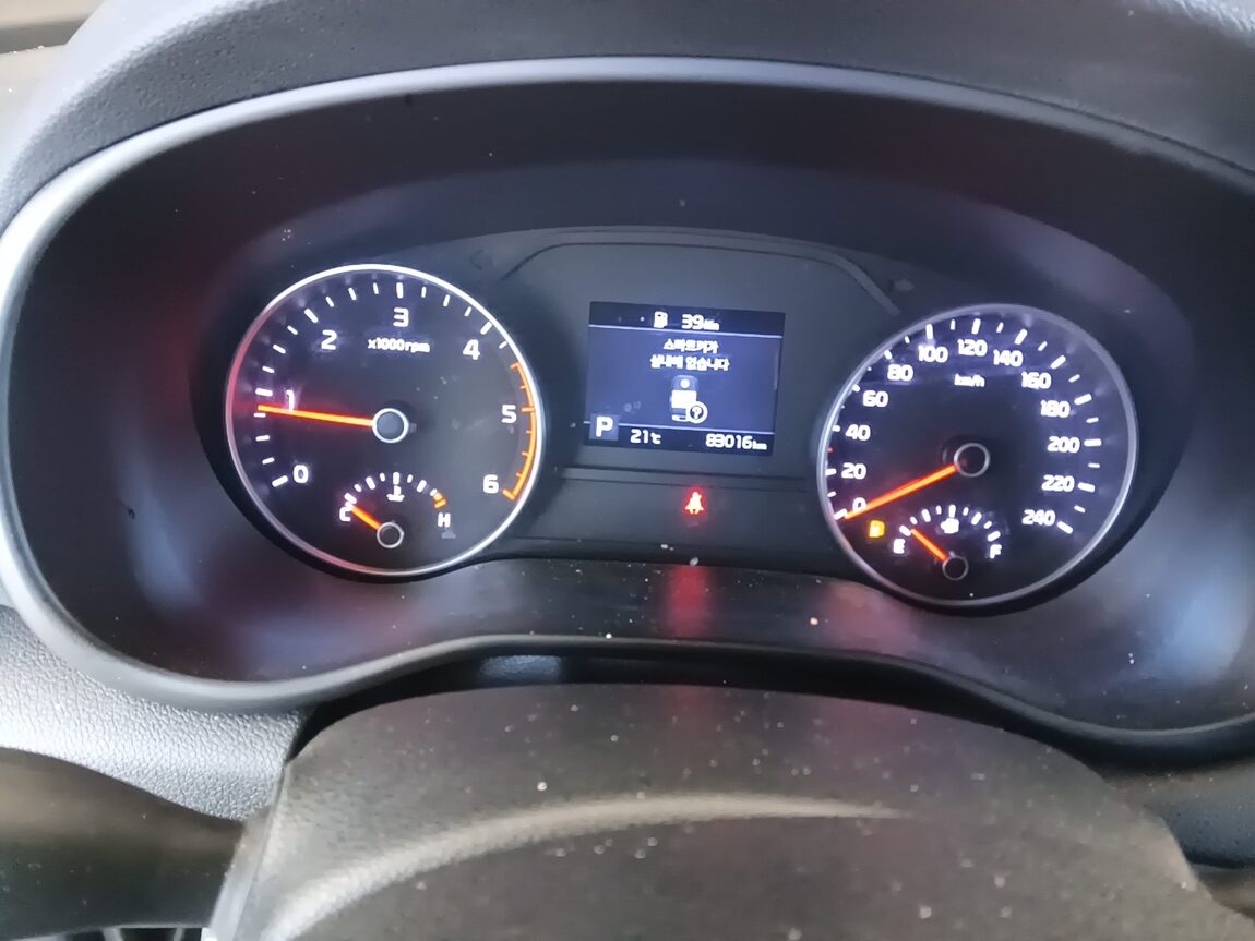 KIA SPORTAGE THE BOLD R2.0 DIESEL 2WD PRESTIGE 2019 - zdjęcie 9
