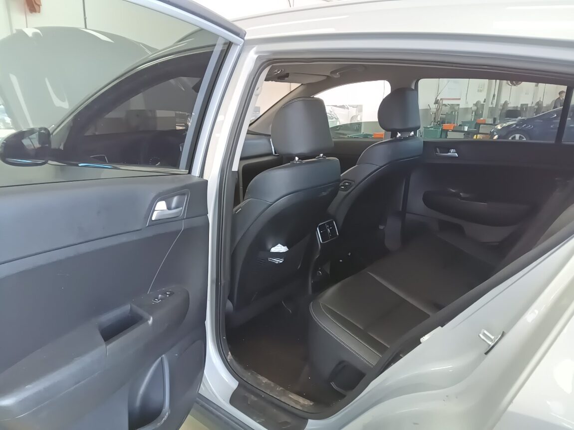 KIA SPORTAGE THE BOLD R2.0 DIESEL 2WD PRESTIGE 2019 - zdjęcie 12