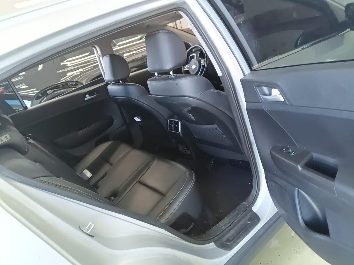 KIA SPORTAGE THE BOLD R2.0 DIESEL 2WD PRESTIGE 2019 - zdjęcie 13