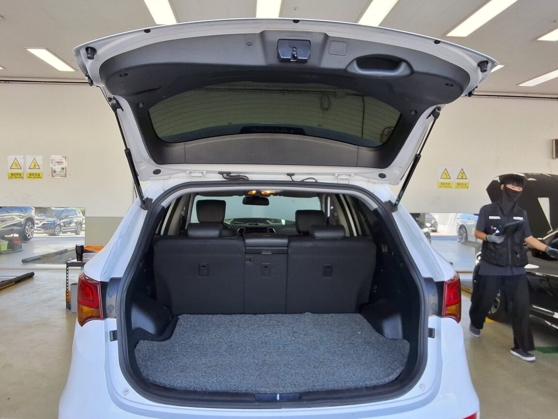 HYUNDAI SANTA FE THE PRIME DIESEL R2.0 4WD PREMIUM 2017 - zdjęcie 15