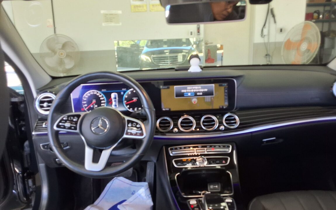 MERCEDES-BENZ E-CLASS (5TH GEN) E450 4MATIC EXCLUSIVE 2020 - zdjęcie 11