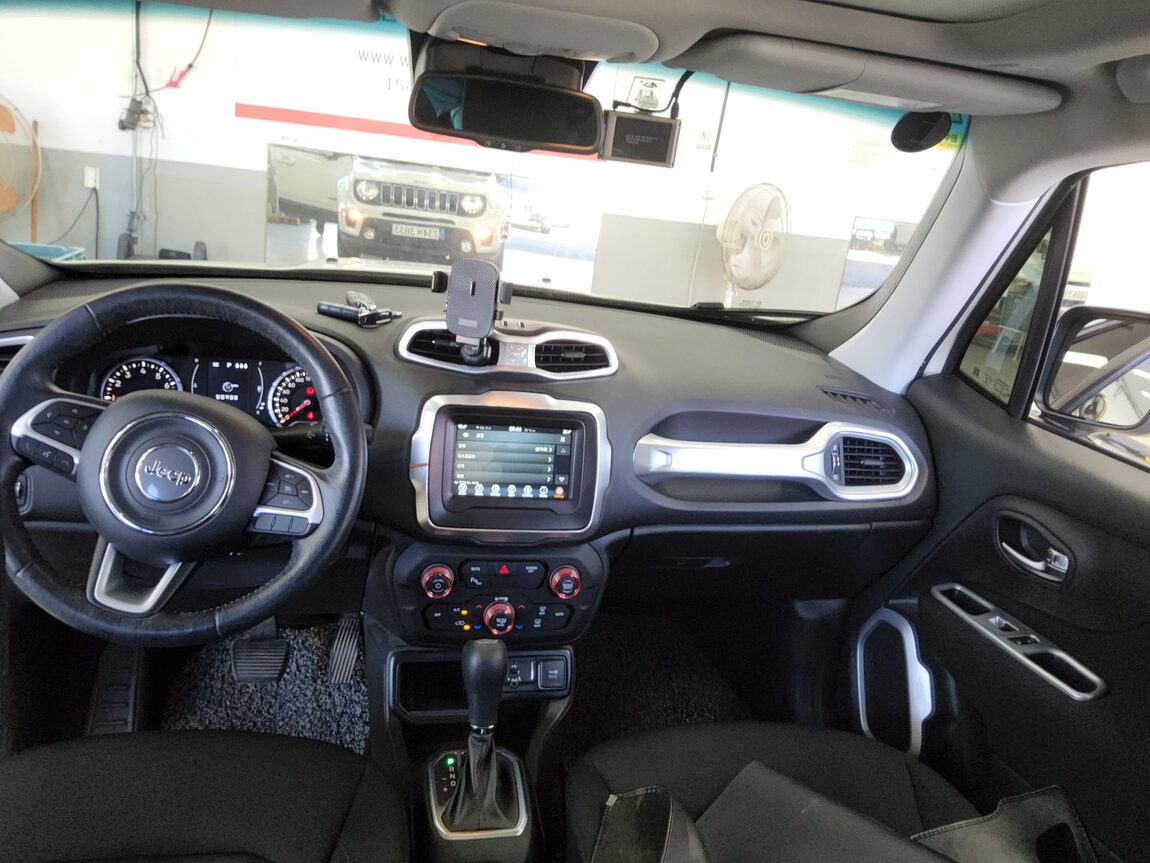 JEEP RENEGADE 2.4 GASOLINE LONGITUDE 2021 - zdjęcie 11
