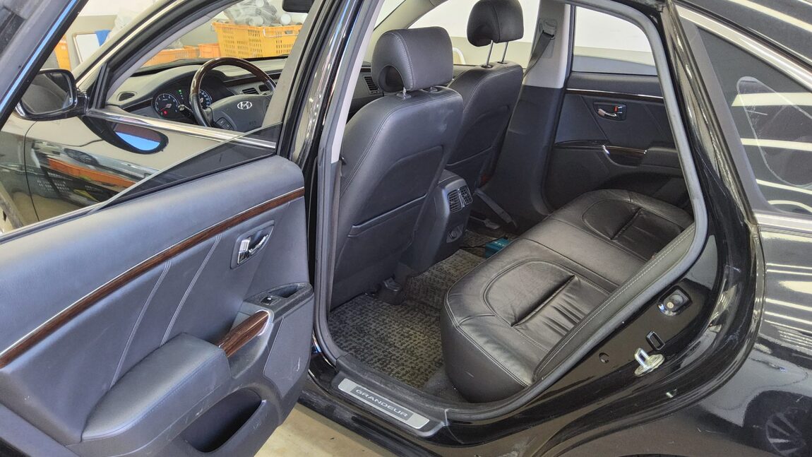 HYUNDAI GRANDEUR NEW LUXURY Q270 LUXURY 2010 - zdjęcie 12