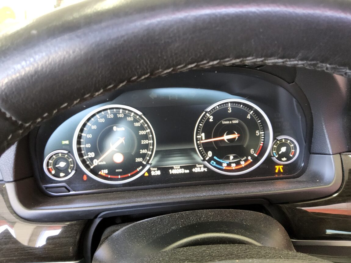 BMW 5 SERIES (6TH GEN) 520d xDRIVE LUXURY LINE PLUS 2016 - zdjęcie 9