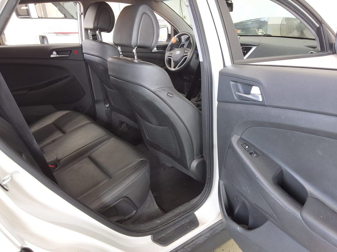 HYUNDAI ALL NEW TUCSON DIESEL 1.7 2WD MODERN 2017 - zdjęcie 14