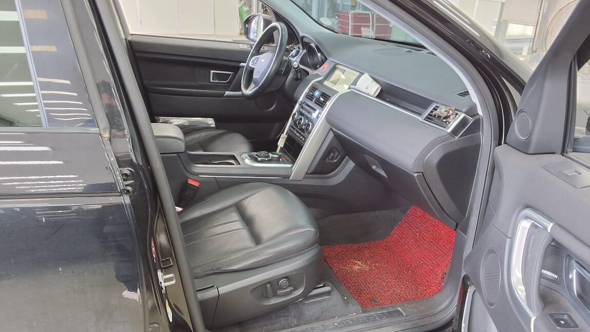 LAND ROVER DISCOVERY SPORT 2.0 TD4 SE (150PS) 2019 - zdjęcie 14