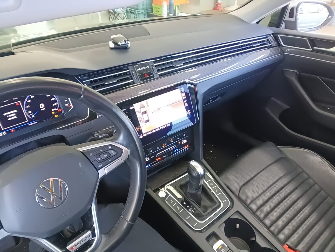VOLKSWAGEN PASSAT GT (8TH GEN) 2.0 TDI 4MOTION PRESTIGE 2021 - zdjęcie 18