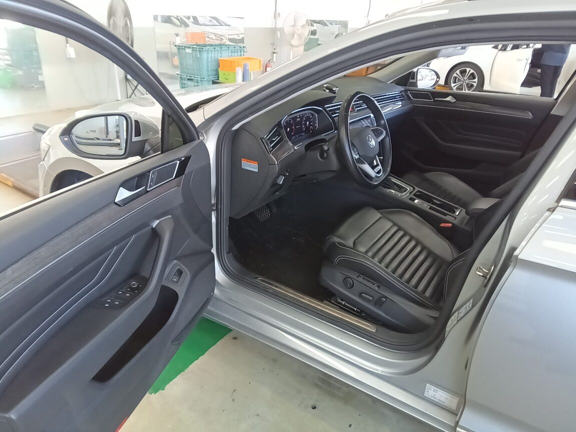 VOLKSWAGEN PASSAT GT (8TH GEN) 2.0 TDI 4MOTION PRESTIGE 2021 - zdjęcie 10