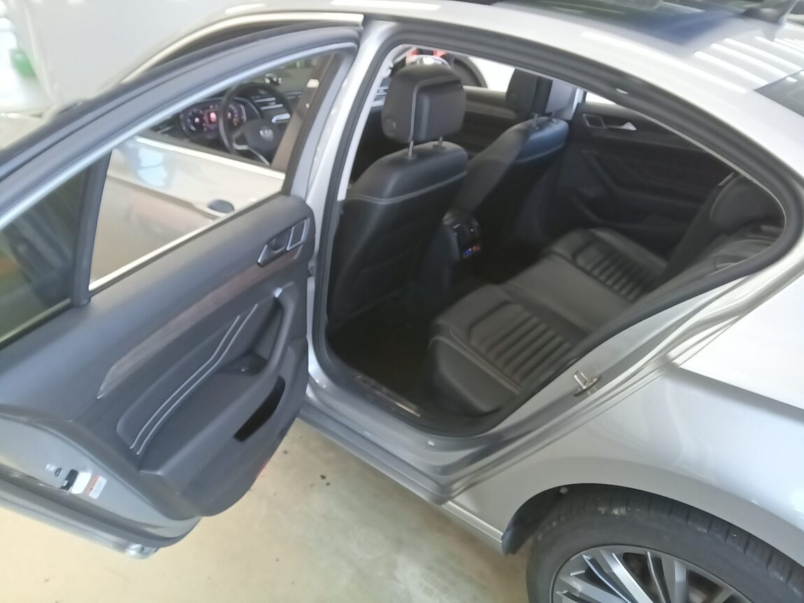 VOLKSWAGEN PASSAT GT (8TH GEN) 2.0 TDI 4MOTION PRESTIGE 2021 - zdjęcie 12