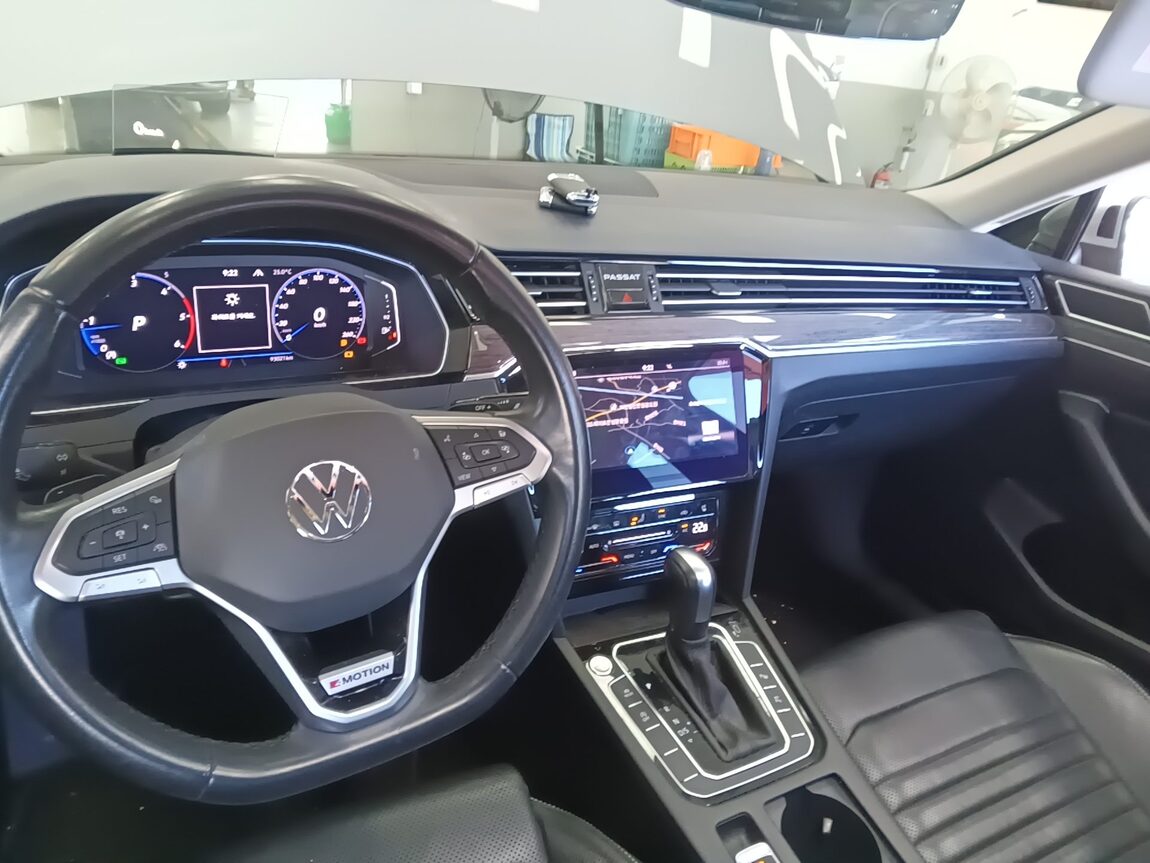 VOLKSWAGEN PASSAT GT (8TH GEN) 2.0 TDI 4MOTION PRESTIGE 2021 - zdjęcie 11