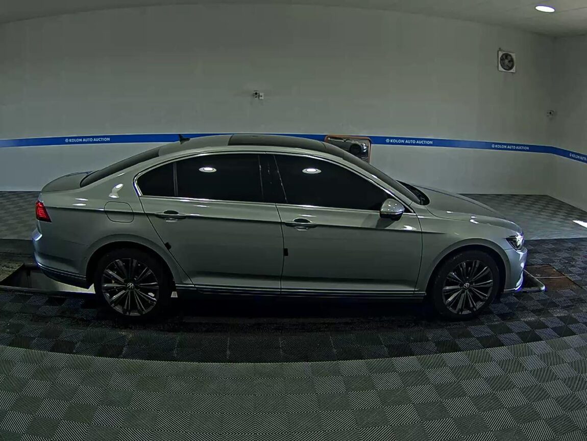 VOLKSWAGEN PASSAT GT (8TH GEN) 2.0 TDI 4MOTION PRESTIGE 2021 - zdjęcie 4
