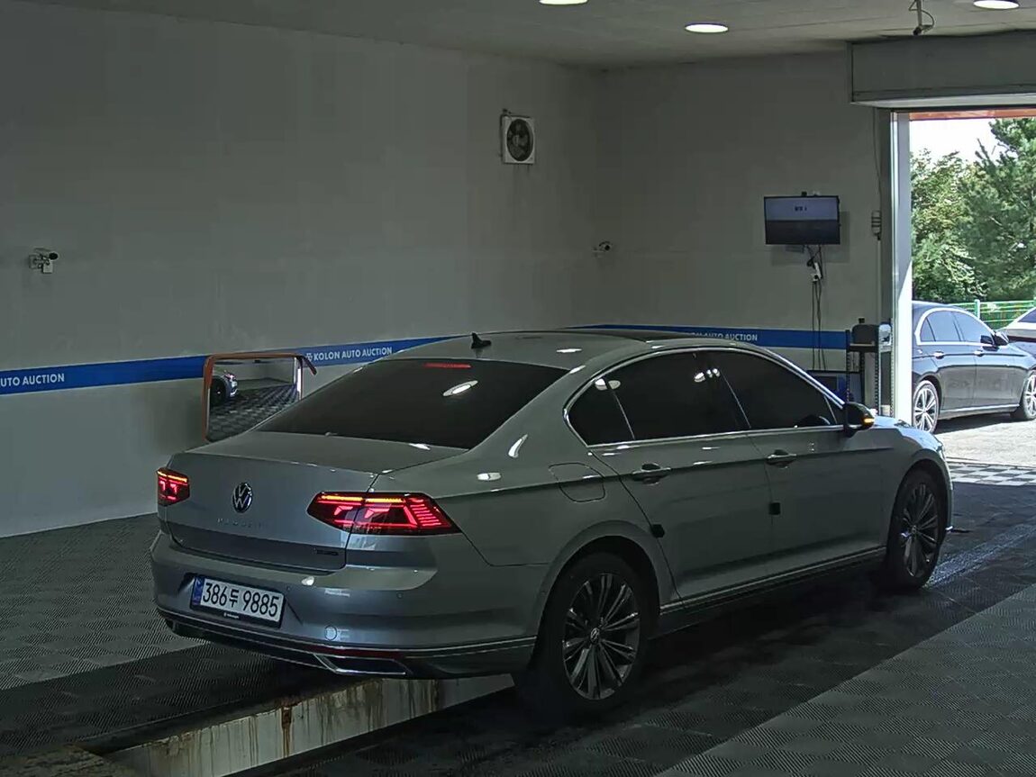 VOLKSWAGEN PASSAT GT (8TH GEN) 2.0 TDI 4MOTION PRESTIGE 2021 - zdjęcie 5