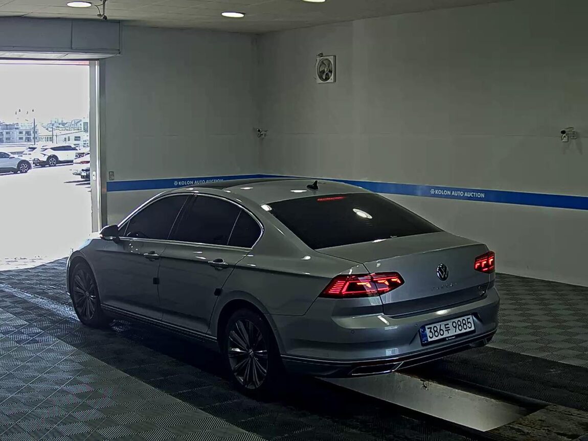 VOLKSWAGEN PASSAT GT (8TH GEN) 2.0 TDI 4MOTION PRESTIGE 2021 - zdjęcie 6