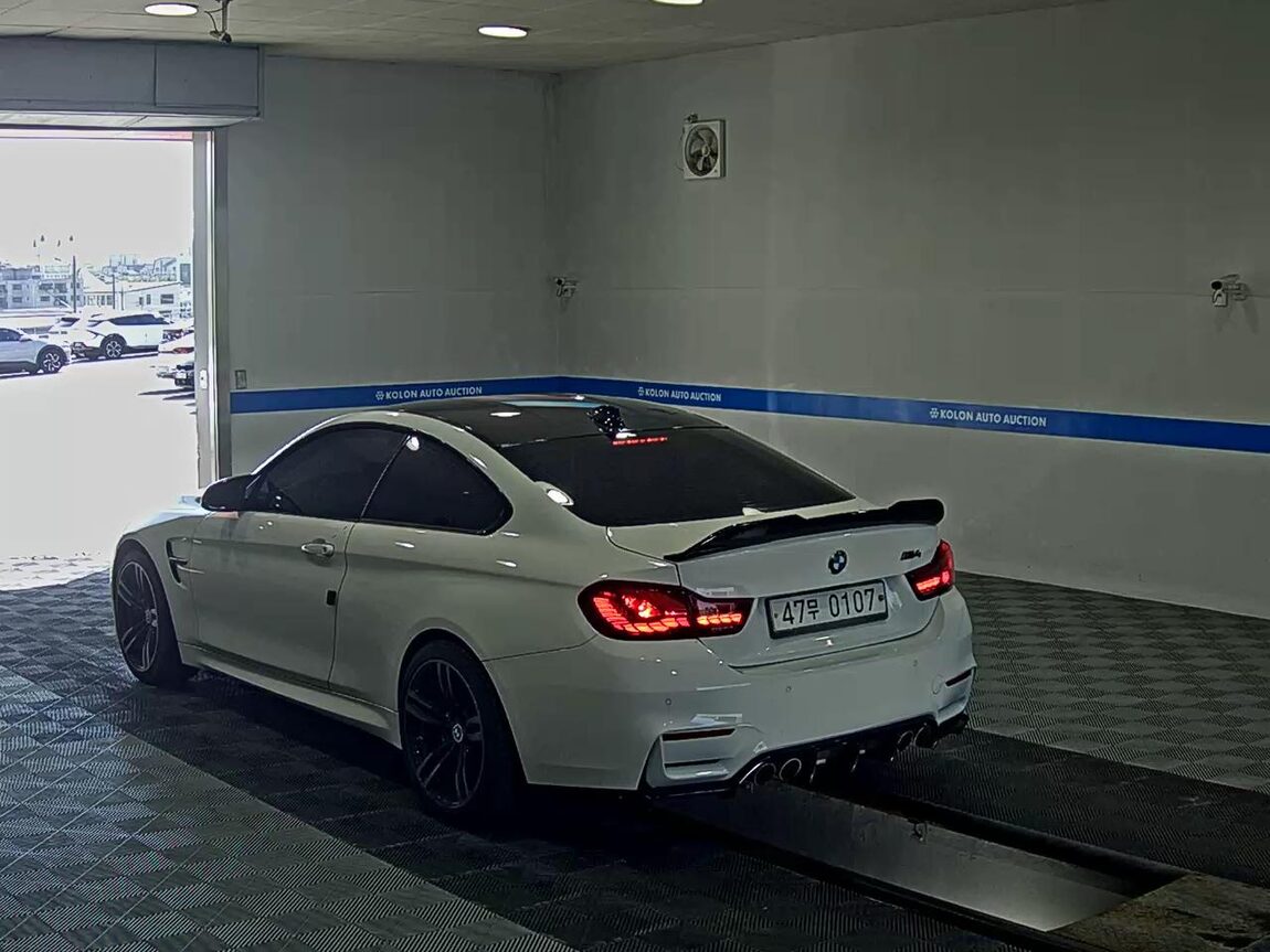 BMW M4 M4 COUPE PERFORMANCE SILENCE EDITION 2016 - zdjęcie 6