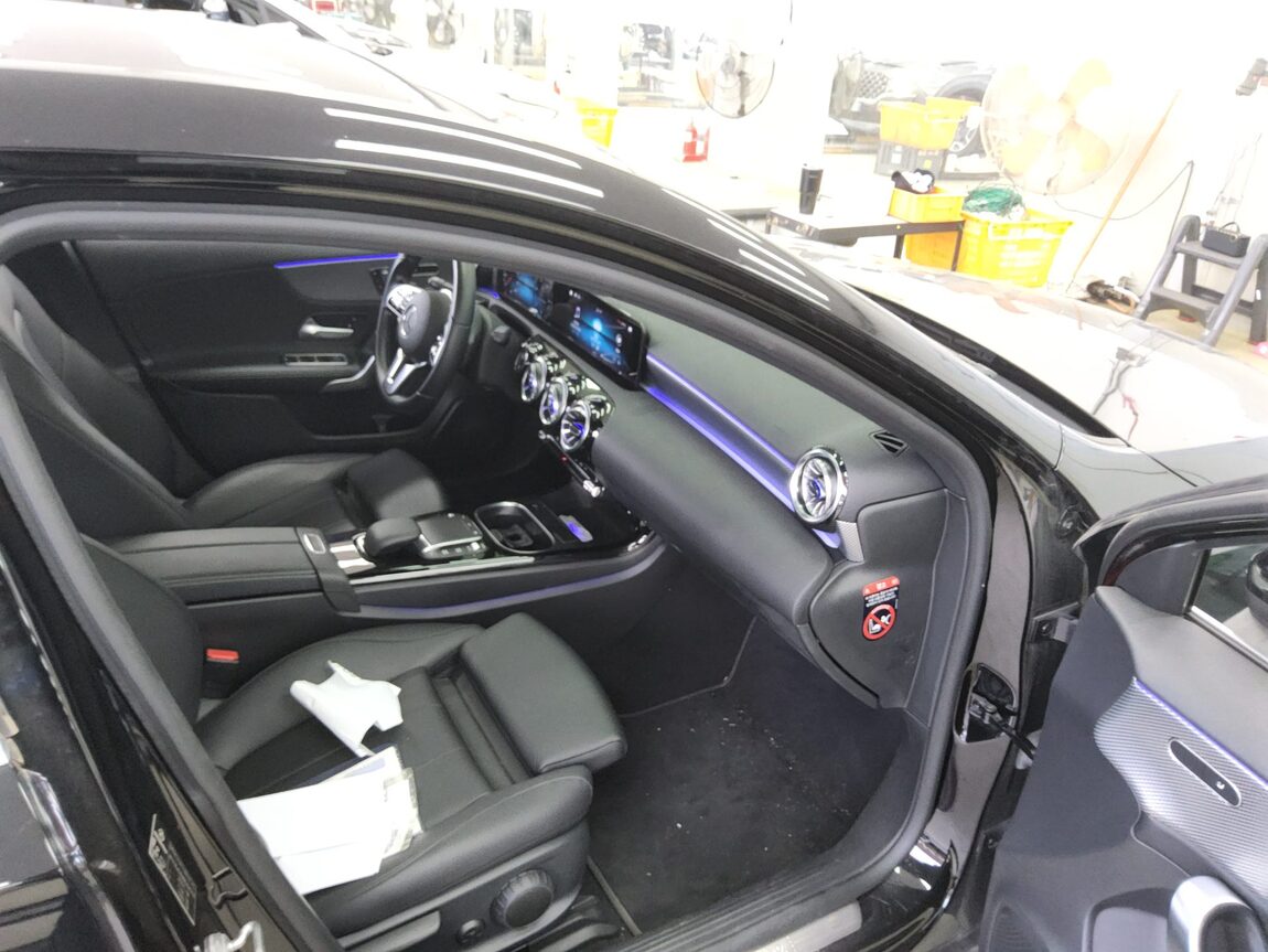 MERCEDES-BENZ A-CLASS (4TH GEN) A250 4MATIC SEDAN 2021 - zdjęcie 14