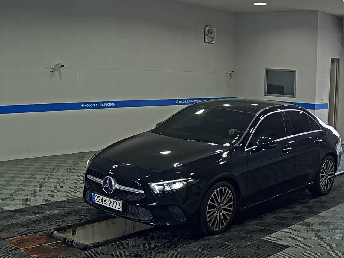 MERCEDES-BENZ A-CLASS (4TH GEN) A250 4MATIC SEDAN 2021 - zdjęcie 2