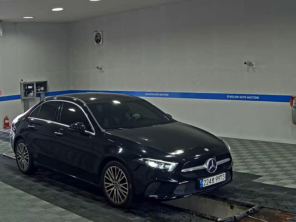 MERCEDES-BENZ A-CLASS (4TH GEN) A250 4MATIC SEDAN 2021 - zdjęcie 3