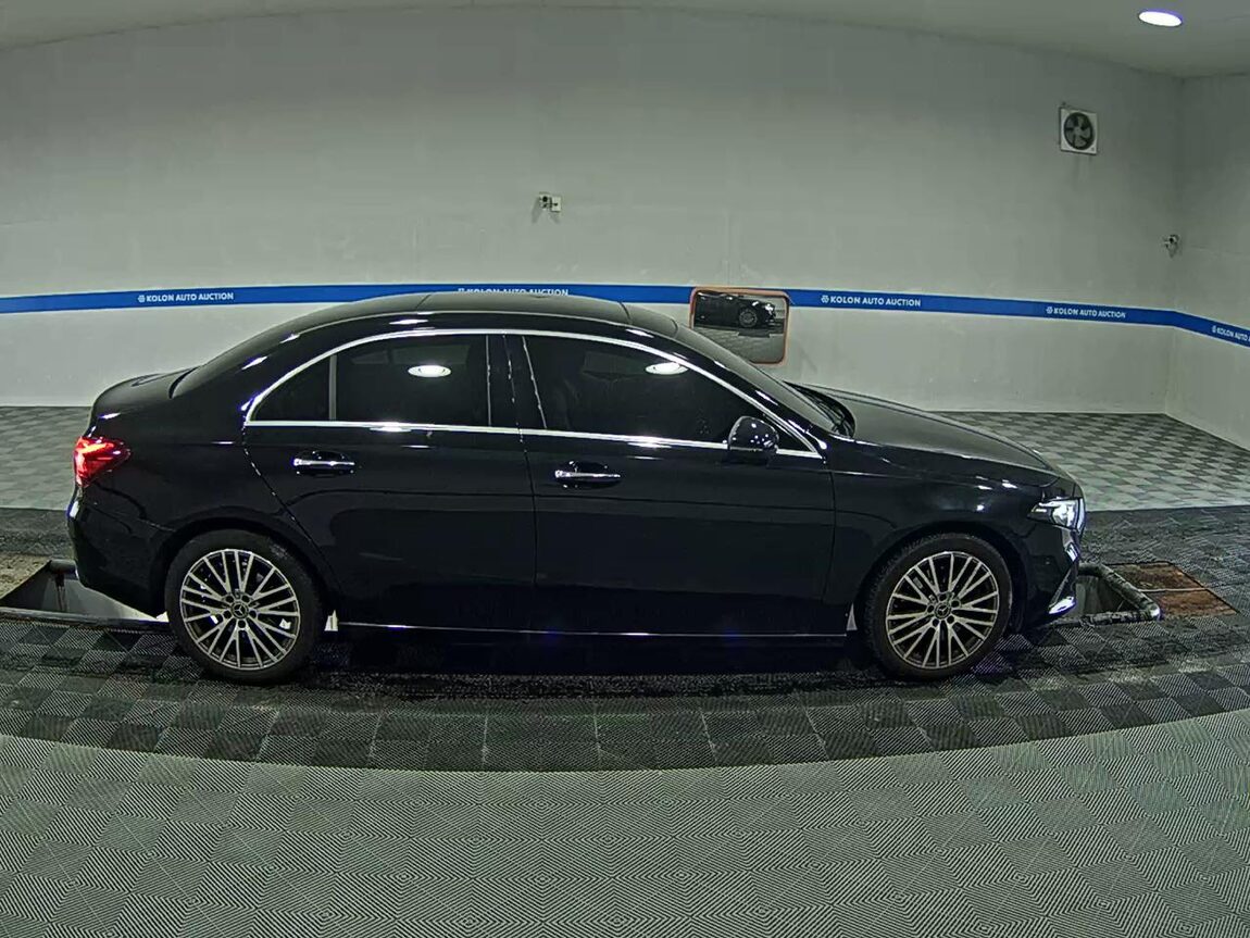 MERCEDES-BENZ A-CLASS (4TH GEN) A250 4MATIC SEDAN 2021 - zdjęcie 4